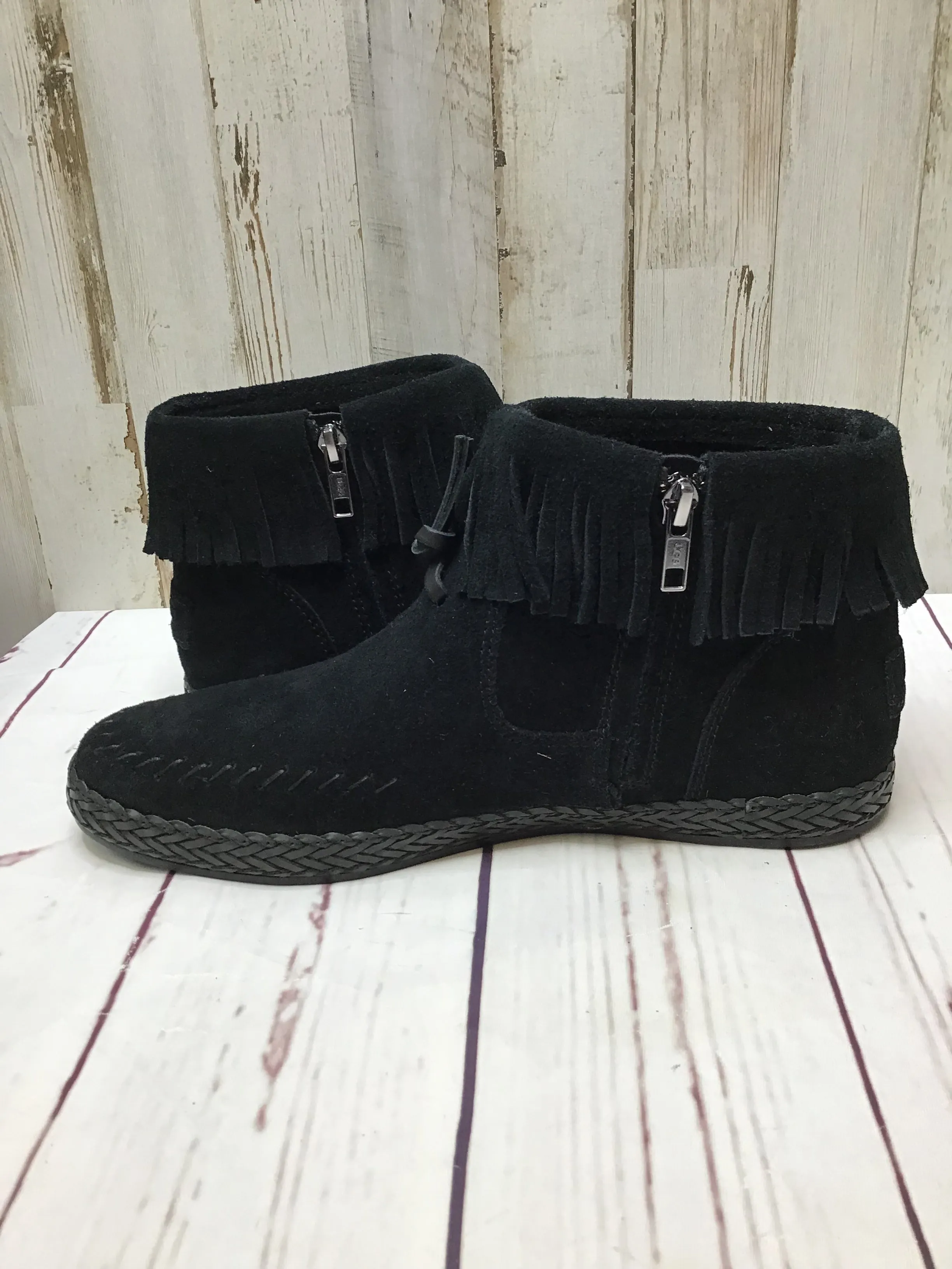 Boots Ankle By Ugg