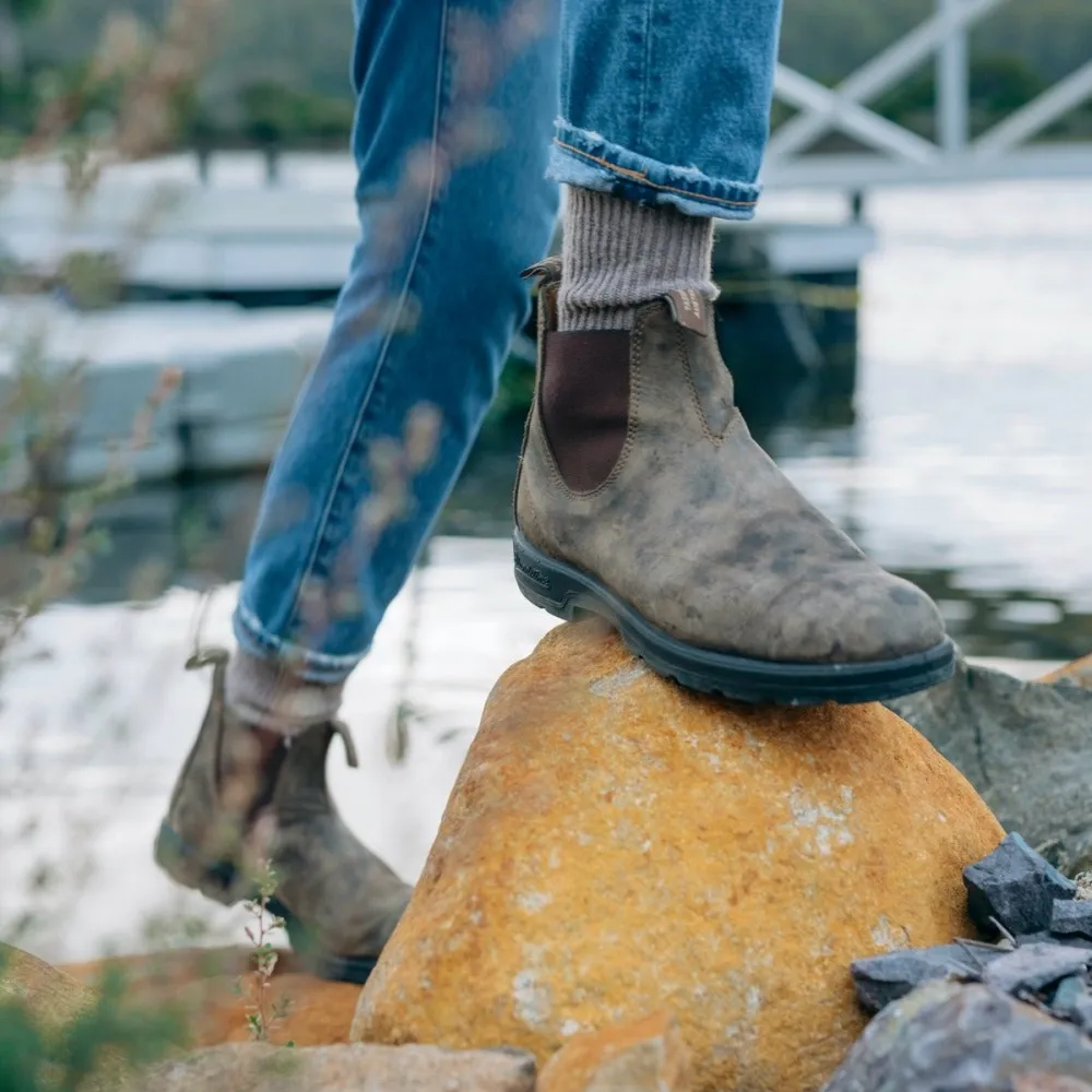 Men's Blundstone 585 Chelsea Boot in Rustic Brown