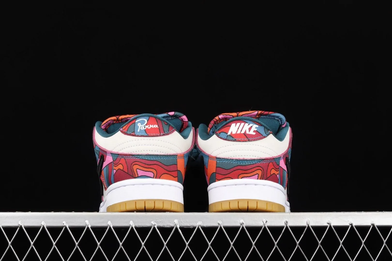 NikeWMNS SB Dunk Low Pro - Parra Abstract Art