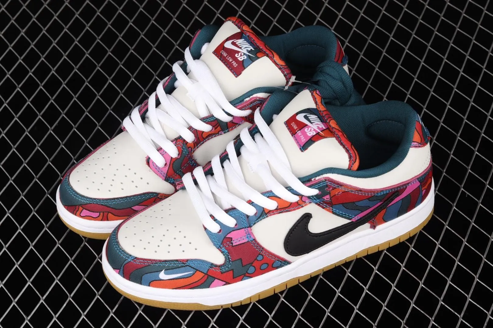 NikeWMNS SB Dunk Low Pro - Parra Abstract Art